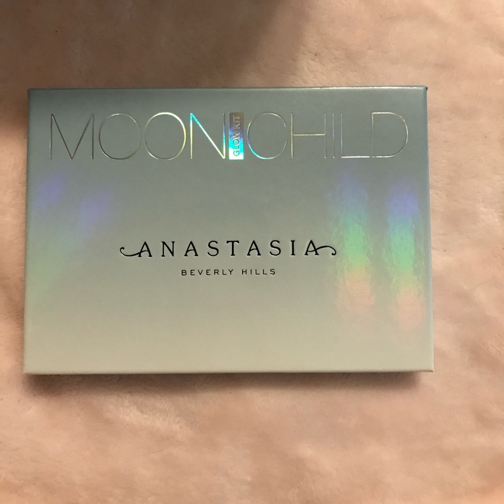 Anastasia Beverly Hills Glow Kit “Moon Child”